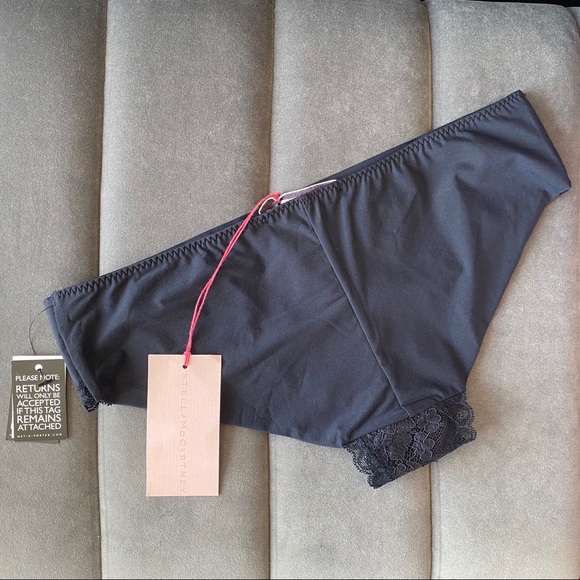 Stella McCartney ”Bella Admiring” Underwear - Picture 10 of 12